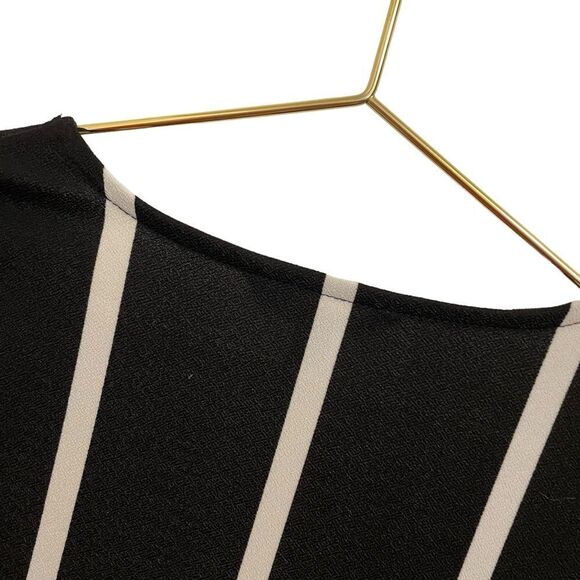 Banana Republic Navy White Wrap Crepe Blouse Size Small - Picture 7 of 8